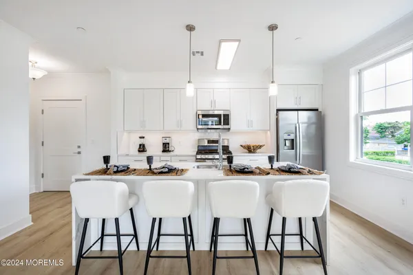 $4,000 | 298 Westwood Avenue, Unit 405, Long Branch, NJ 07740