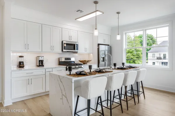 $4,000 | 298 Westwood Avenue, Unit 405, Long Branch, NJ 07740