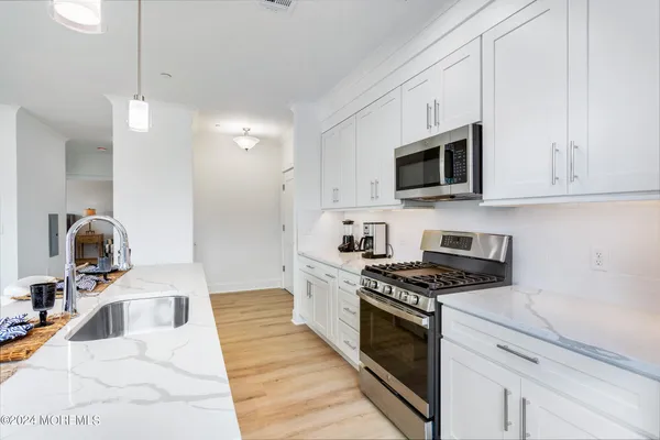 $4,000 | 298 Westwood Avenue, Unit 405, Long Branch, NJ 07740