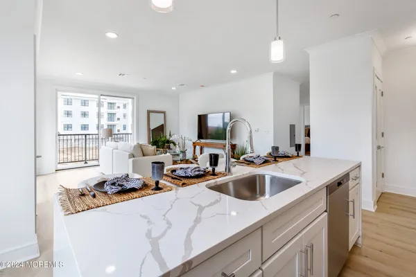 $4,000 | 298 Westwood Avenue, Unit 405, Long Branch, NJ 07740