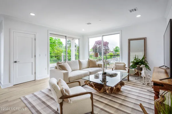 $4,000 | 298 Westwood Avenue, Unit 405, Long Branch, NJ 07740