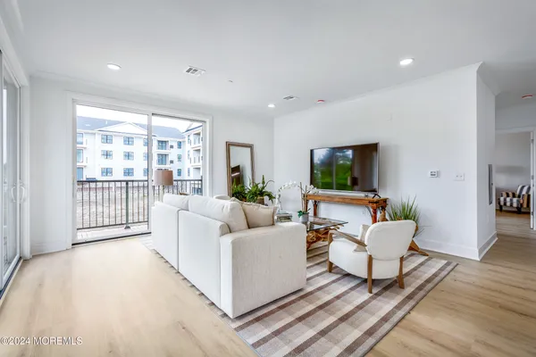 $4,000 | 298 Westwood Avenue, Unit 405, Long Branch, NJ 07740