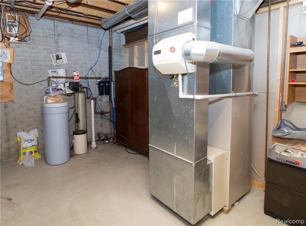 2447 Hadley Road Lapeer, MI 48446 - Photo 53 of 57 Basement16.jpg
