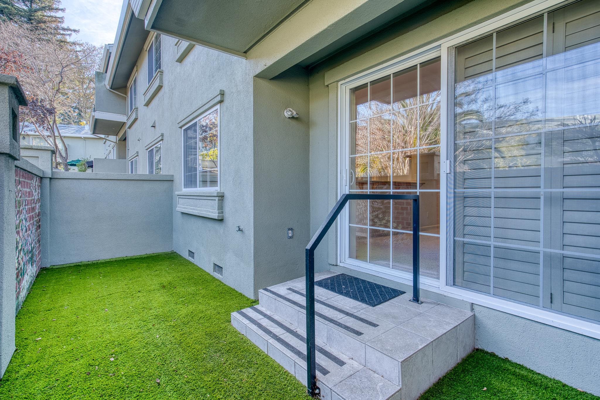 20 Willow Road, Unit 13 Menlo Park, CA 94025 - Photo 13 of 38