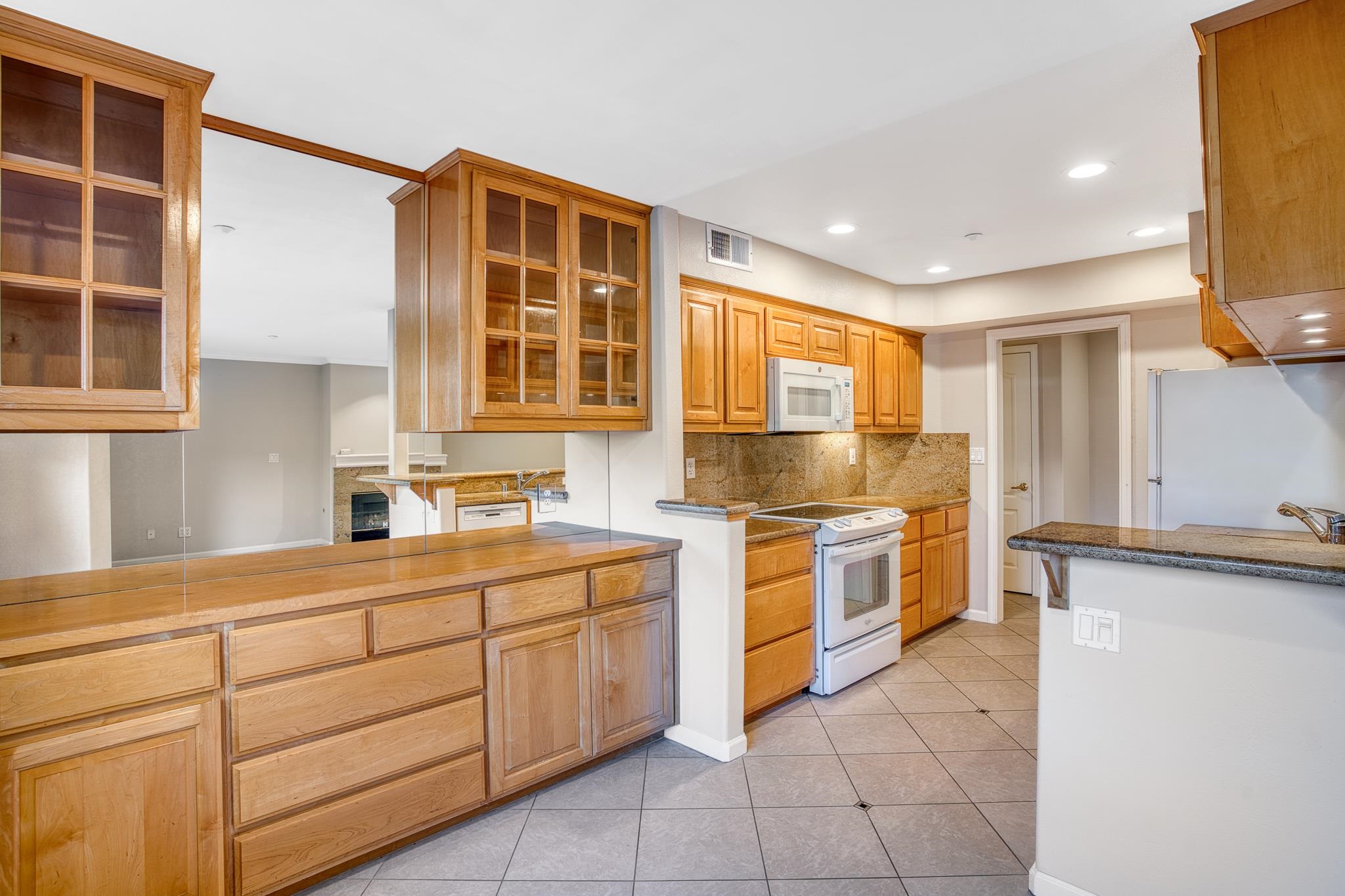 20 Willow Road, Unit 13 Menlo Park, CA 94025 - Photo 10 of 38