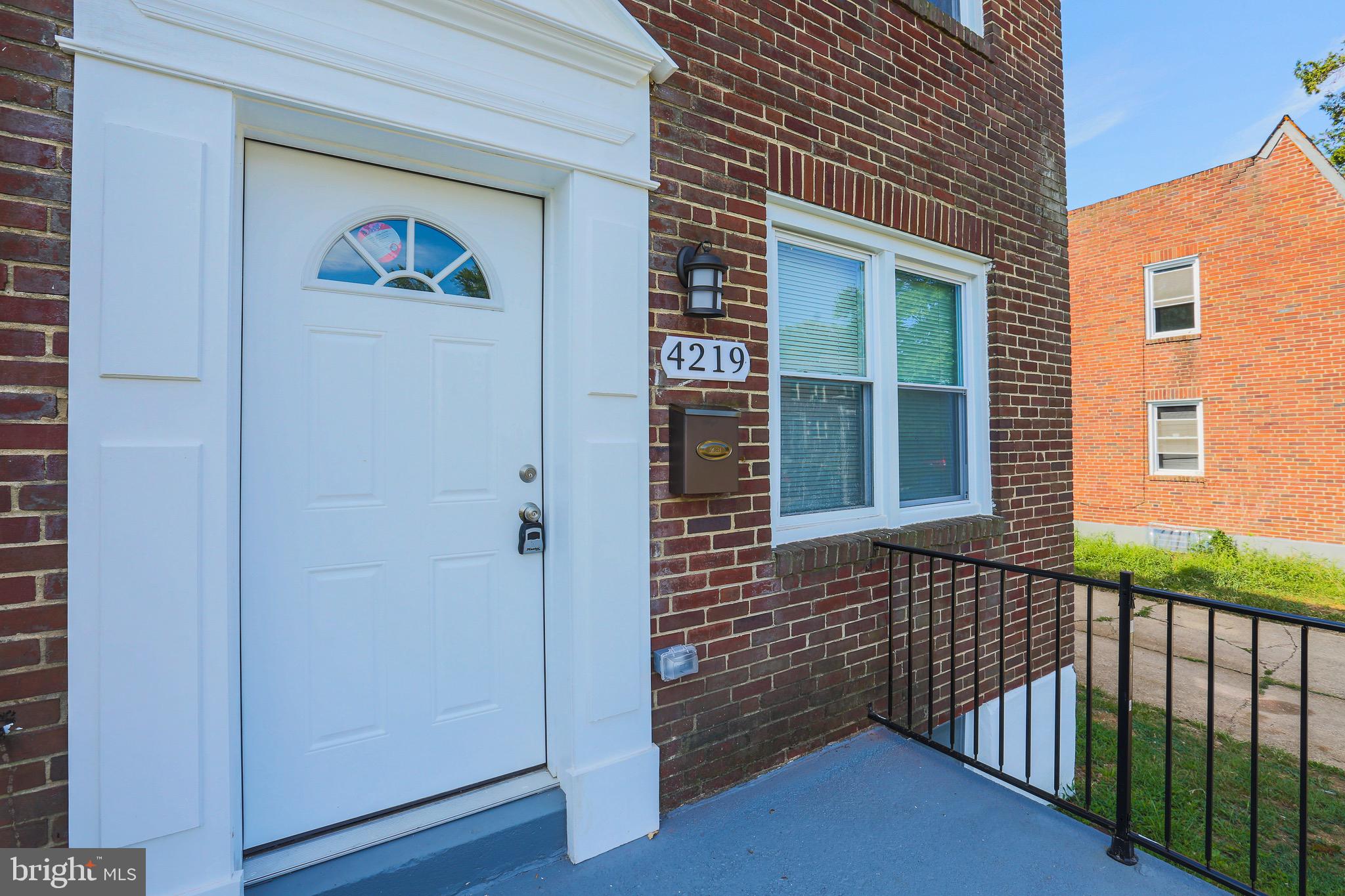 4219 Flowerton Road Baltimore, MD 21229 - Photo 5 of 30