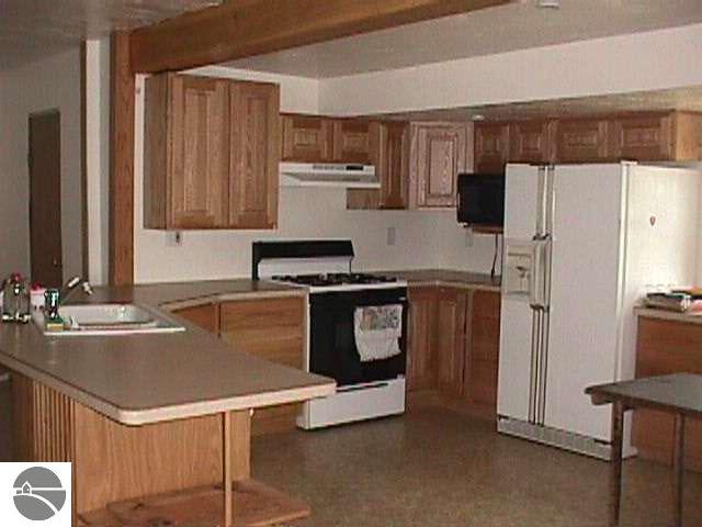 2101 South School Road Sterling, MI 48659 - Photo 4 of 9 1782675-3.JPG