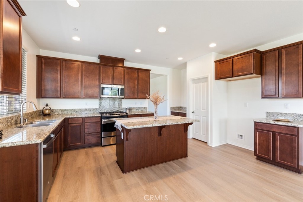 38121 Summer Ridge Drive Murrieta, CA 92563 - Photo 7 of 30 Gourmet Kitchen with SS Appliances, Granite Countertops, Center Island and Walk-in Pantry.