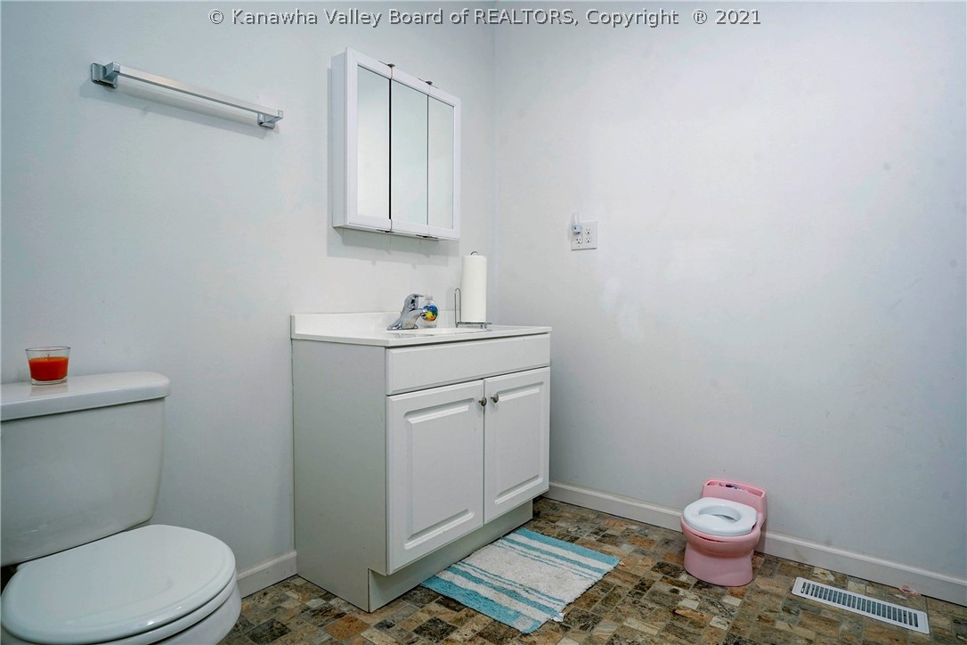 2415 Smith Road Charleston, WV 25314 - Photo 22 of 38 Gallery Image 22
