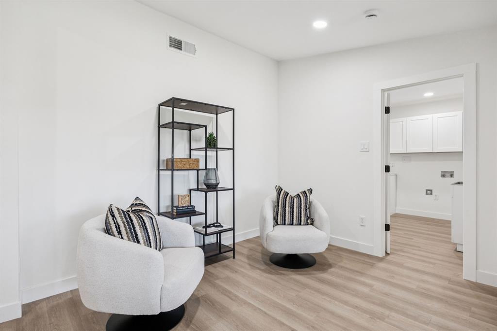 2516 Sunridge Road Carrollton, TX 75006 - Photo 28 of 39 a living room with furniture and a rug