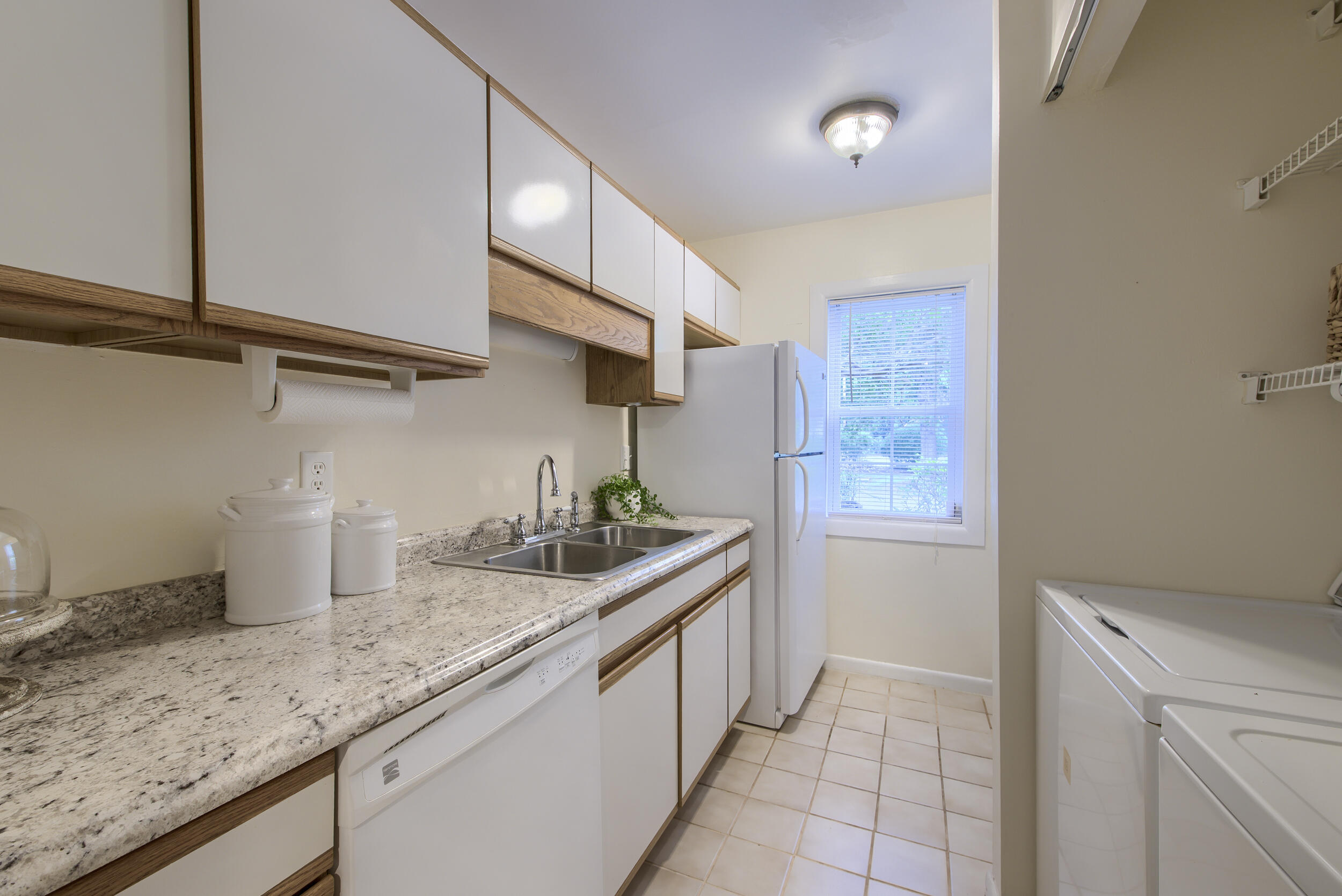 233 Heritage Circle Mount Pleasant, SC 29464 - Photo 5 of 47 DSC_4400-HDR(5)