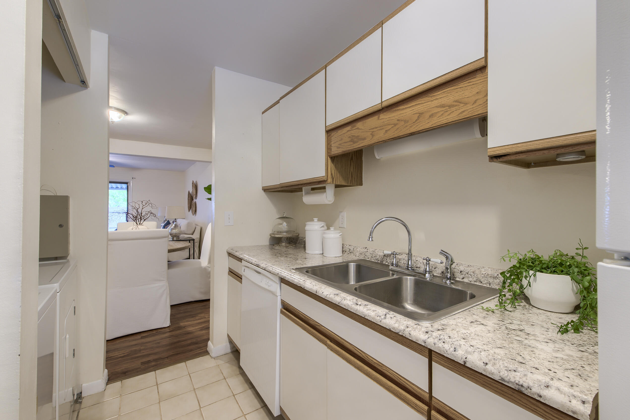 233 Heritage Circle Mount Pleasant, SC 29464 - Photo 6 of 47 DSC_4415-HDR(5)