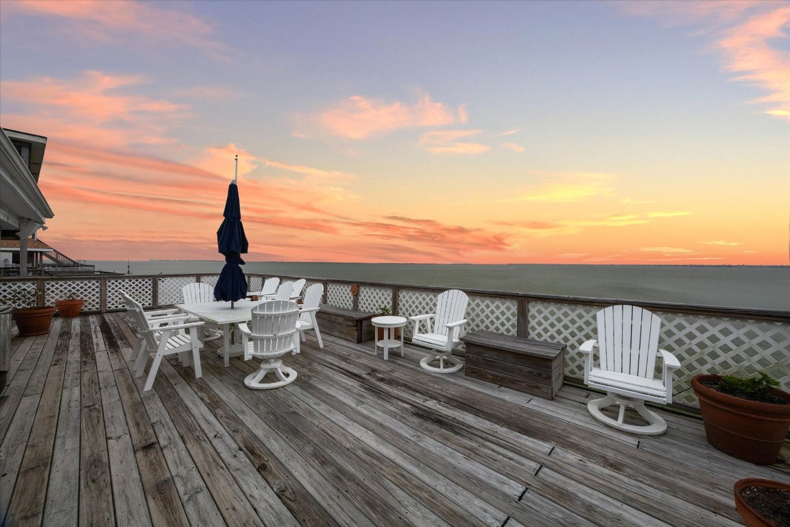 251 Isles End Road Tiki Island, TX 77554 - Photo 17 of 23 beautiful sunsets to enjoy