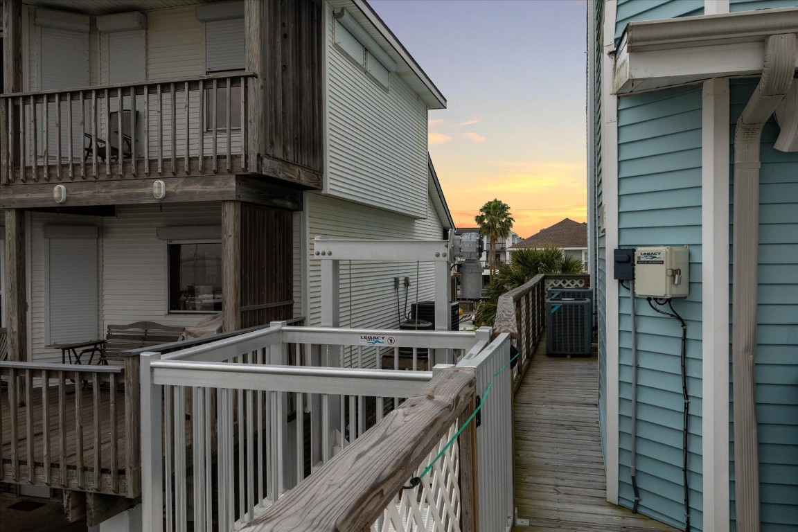 251 Isles End Road Tiki Island, TX 77554 - Photo 18 of 23 cargo lift