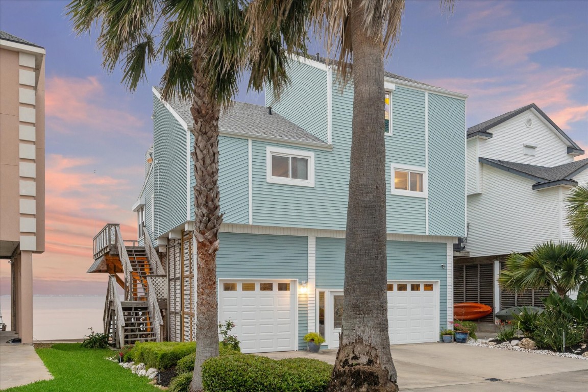 251 Isles End Road Tiki Island, TX 77554 - Photo 3 of 23