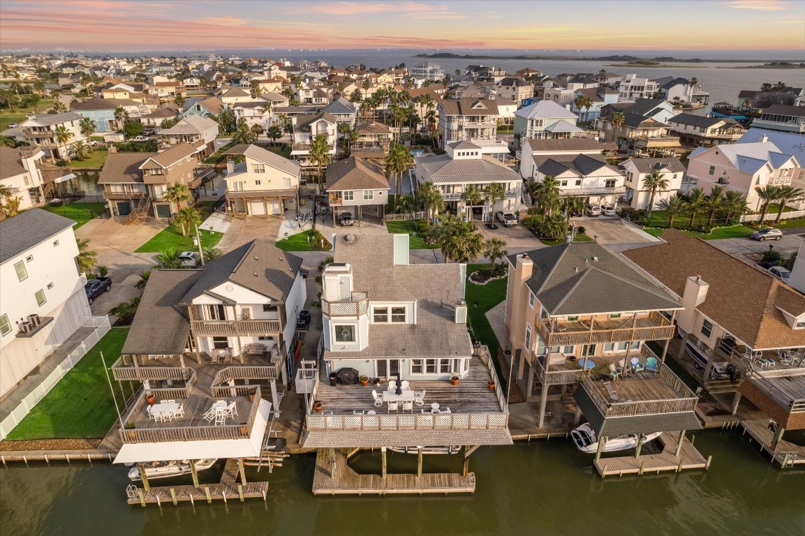 251 Isles End Road Tiki Island, TX 77554 - Photo 5 of 23