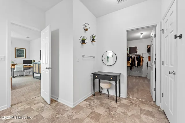 a bed room with a bed and a closet