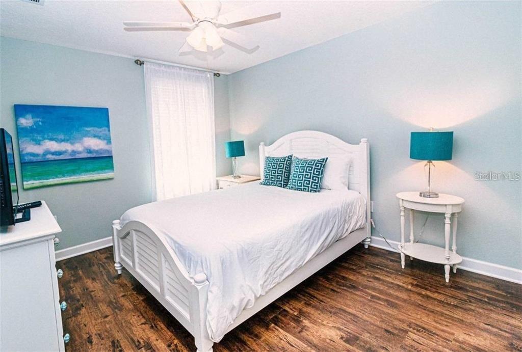 1427 Thunderbird Road Davenport, FL 33896 - Photo 31 of 52 a bedroom with a bed and a table