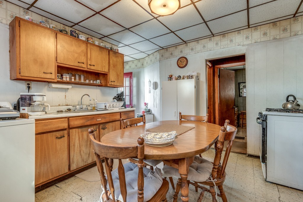 22 Henderson Street Somerville, MA 02145 - Photo 7 of 22