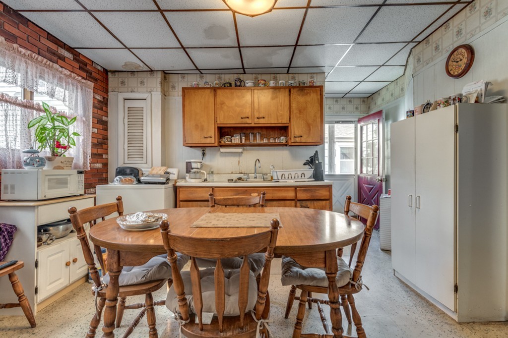 22 Henderson Street Somerville, MA 02145 - Photo 8 of 22