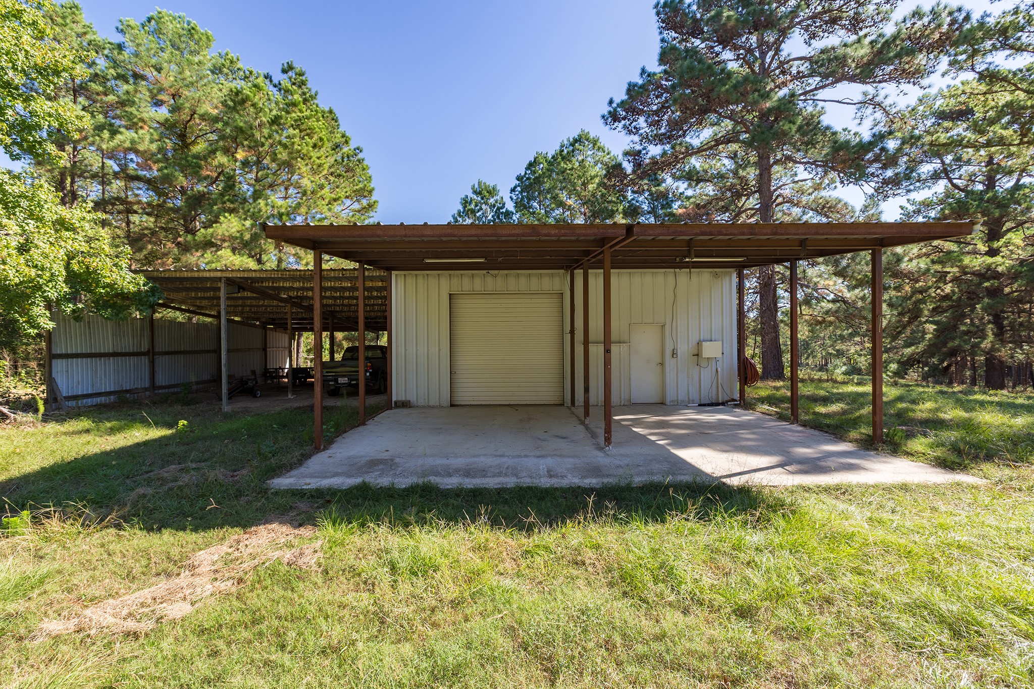 1152 Loving Road Lufkin, TX 75901 - Photo 26 of 42 a front view of a house with garden