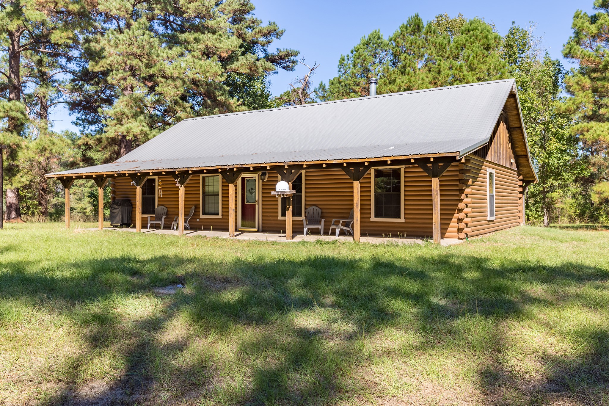 1152 Loving Road Lufkin, TX 75901 - Photo 39 of 42 a front view of a house with a garden