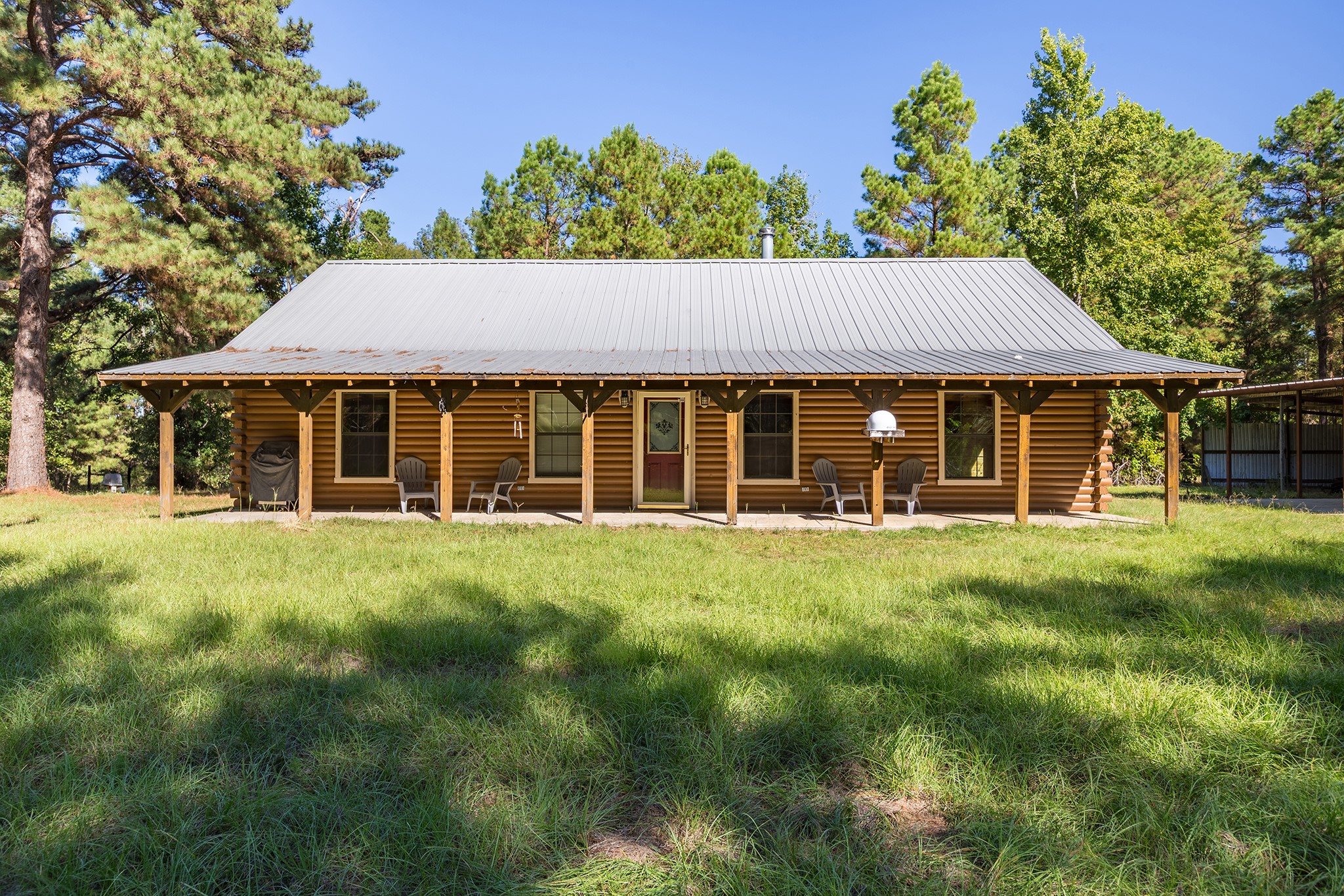 1152 Loving Road Lufkin, TX 75901 - Photo 6 of 42 a front view of a house with a garden