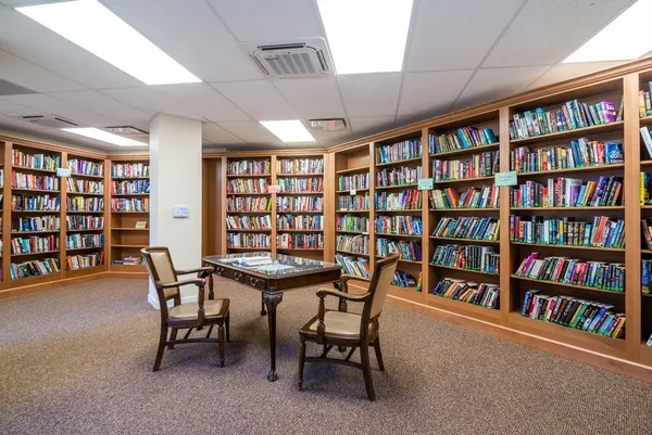 $480,000 | 5555 North Sheridan Road, Unit 1811, Chicago, IL 60640