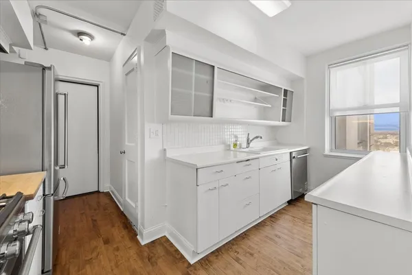 $480,000 | 5555 North Sheridan Road, Unit 1811, Chicago, IL 60640