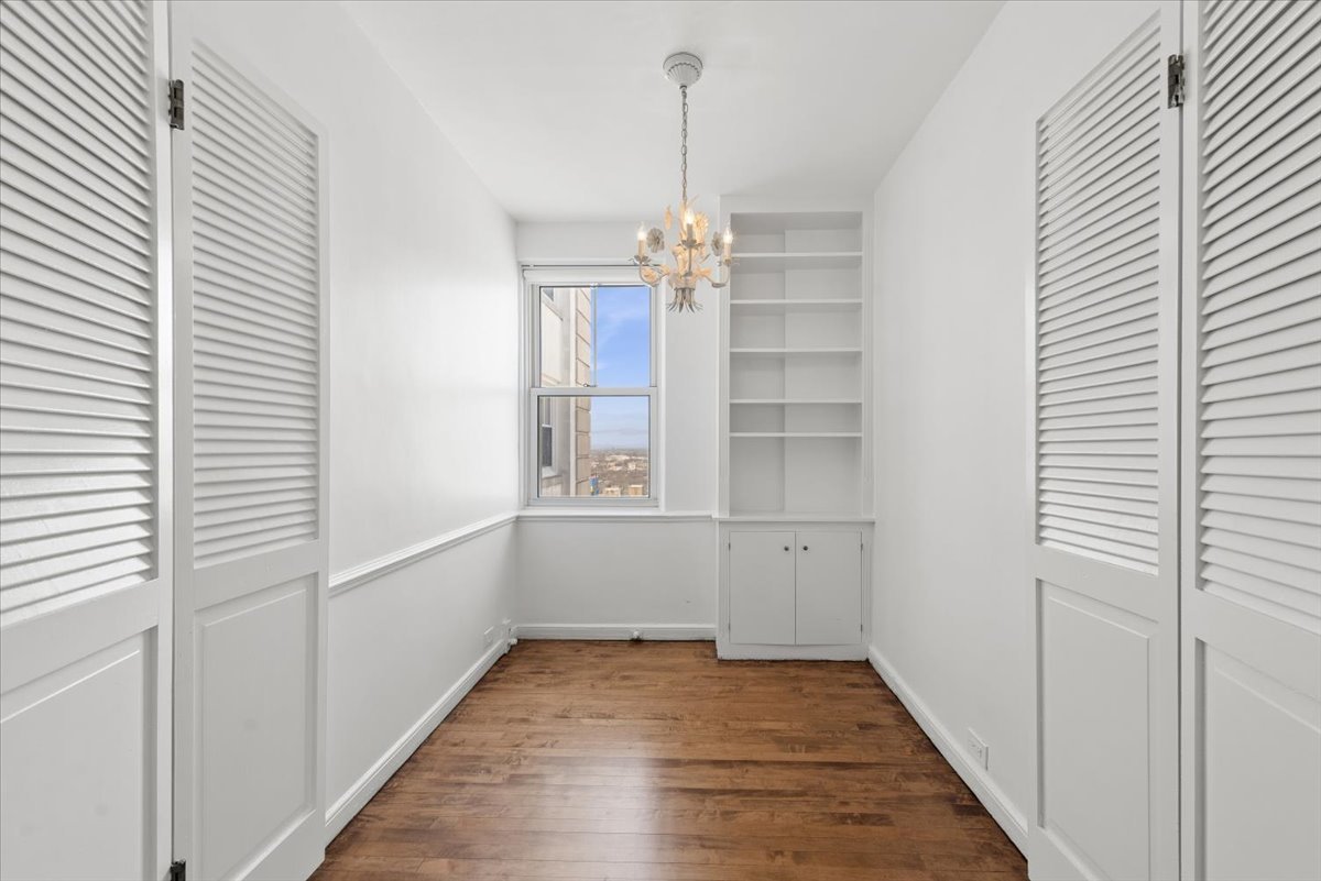 5555 North Sheridan Road, Unit 1811 Chicago, IL 60640 - Photo 8 of 25