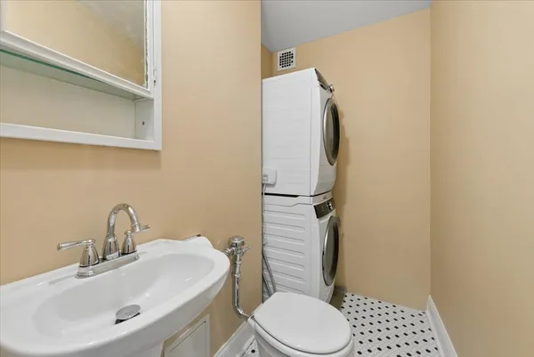 $480,000 | 5555 North Sheridan Road, Unit 1811, Chicago, IL 60640