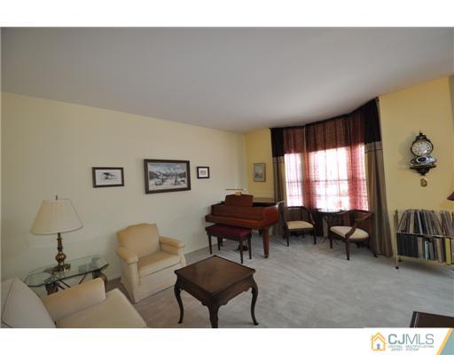 1 Rolling Road Somerset, NJ 08873 - Photo 10 of 23 Gallery Image 10