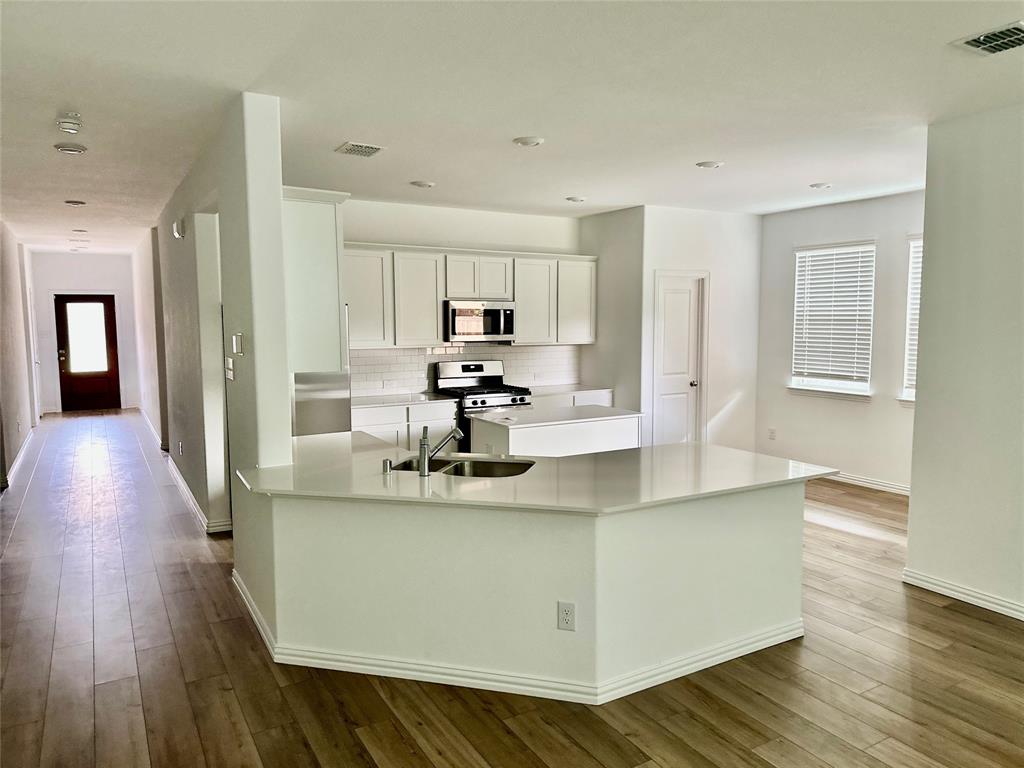 5905 Rostherne Drive Aubrey, TX 76227 - Photo 3 of 12