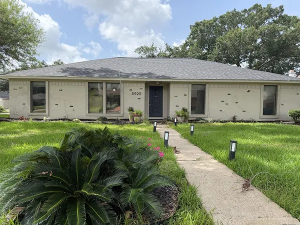 $2,750 | 5925 Woodway Drive, Beaumont, TX 77707