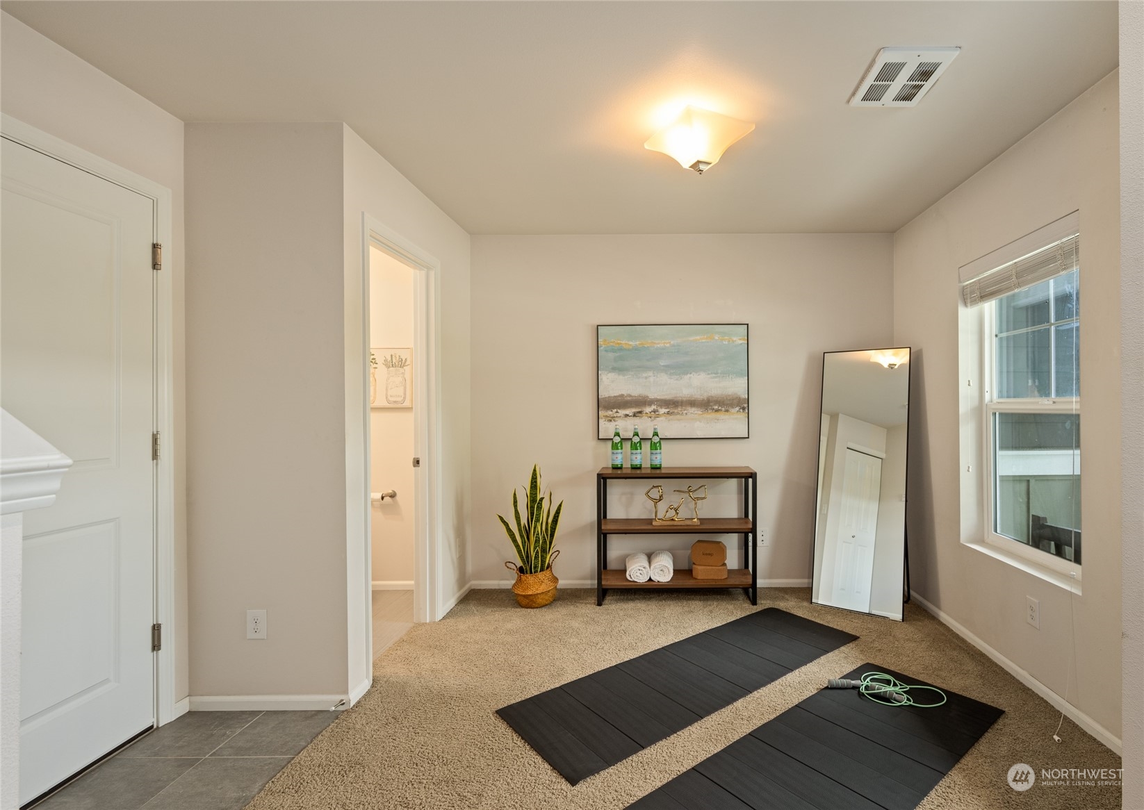 3312 31st Drive Everett, WA 98201 - Photo 21 of 27 an empty room with windows