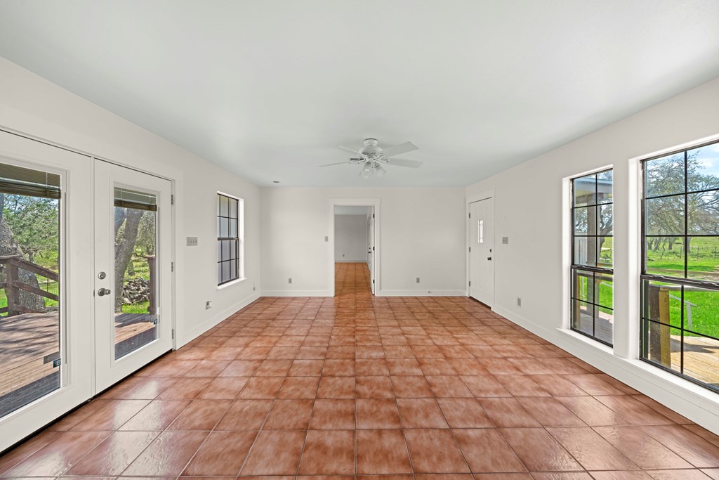 446 Mosel Road Harper, TX 78631 - Photo 14 of 26 Gallery Image 14
