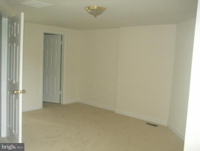 699 West Glebe Road, Unit 7 Alexandria, VA 22305 - Photo 4 of 6 Bedroom #3