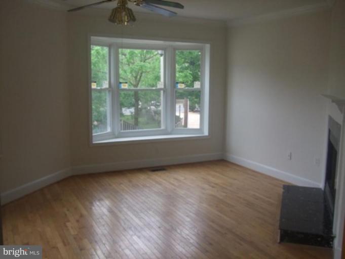 699 West Glebe Road, Unit 7 Alexandria, VA 22305 - Photo 5 of 6 Family Room