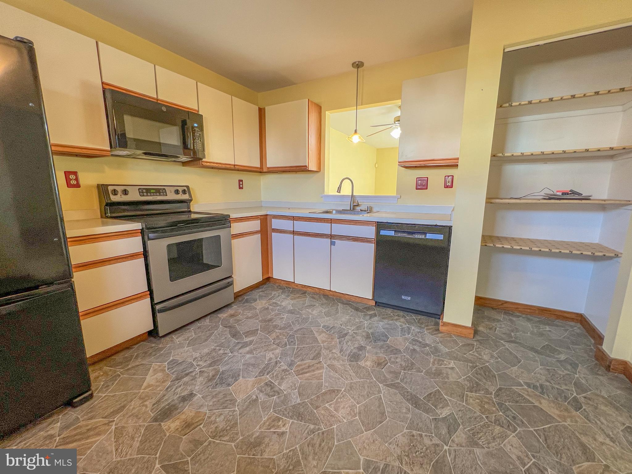 1098 Old Forge Road New Castle, DE 19720 - Photo 7 of 25