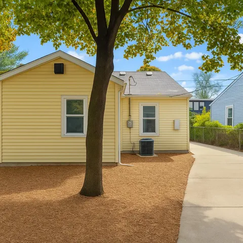 $1,400 | 1473 East Harry Avenue, Hazel Park, MI 48030