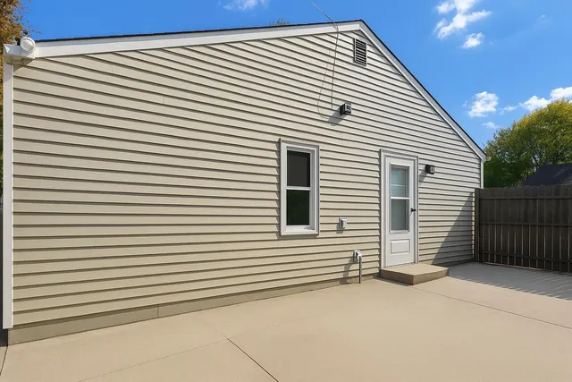 $1,400 | 1473 East Harry Avenue, Hazel Park, MI 48030