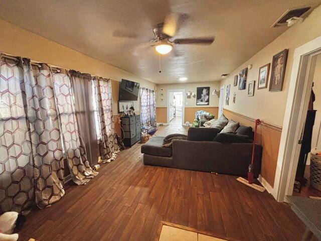 720 South 11th Street Slaton, TX 79364 - Photo 5 of 25 20251210170727759397000000-o