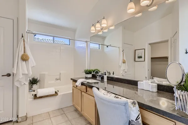 $2,250 | 5770 West Seldon Lane, Glendale, AZ 85302