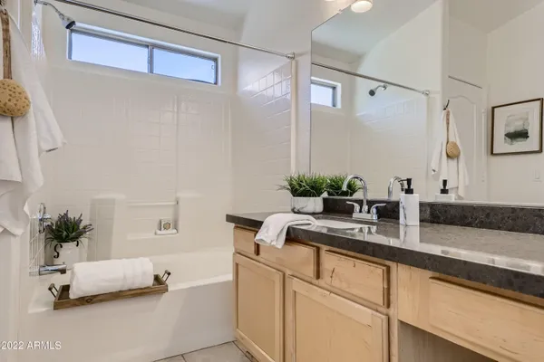 $2,250 | 5770 West Seldon Lane, Glendale, AZ 85302