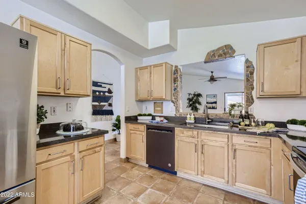 $2,250 | 5770 West Seldon Lane, Glendale, AZ 85302