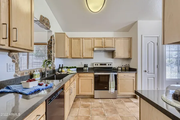$2,250 | 5770 West Seldon Lane, Glendale, AZ 85302