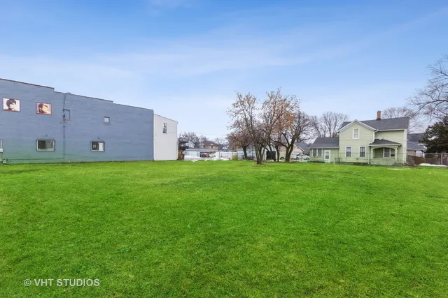 a view of a house with a big yard