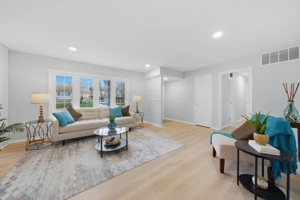$465,000 | 593 Bristol Lane, Elk Grove Village, IL 60007