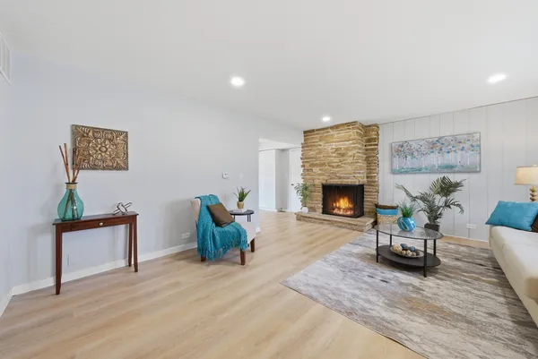 $465,000 | 593 Bristol Lane, Elk Grove Village, IL 60007