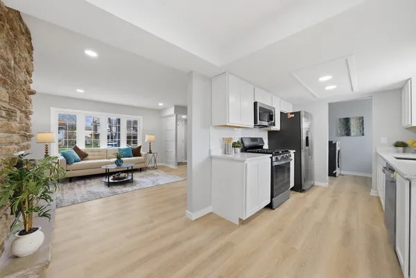 $465,000 | 593 Bristol Lane, Elk Grove Village, IL 60007